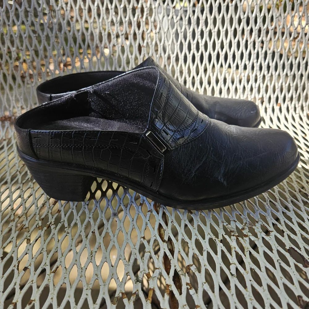ππ3/20ππElegant Black Ankle Booties - Picture 1 of 5